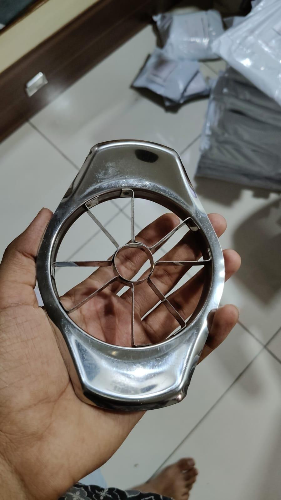 Stainless Steel Apple Fruit Cutter with 8 Blades - Nexivo