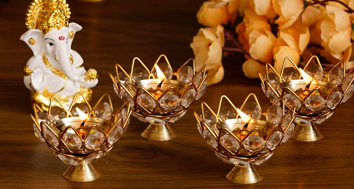 eCraftIndia Set of 4 Lotus Shape Crystal Tea Light Holder b1s18a-ff